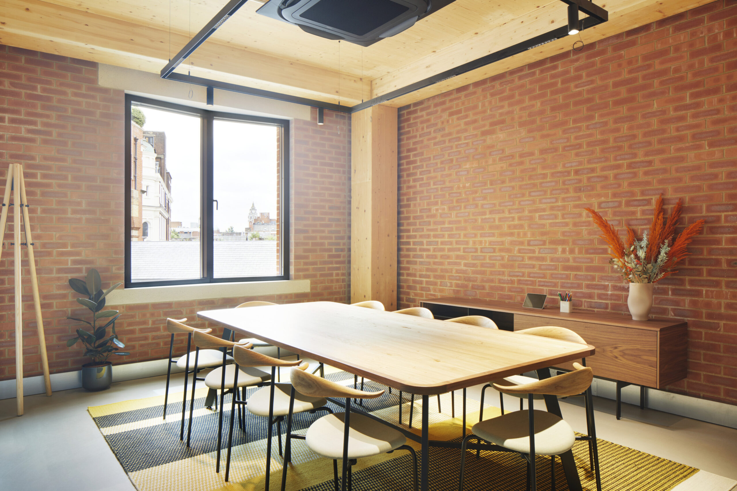 We have a variety of meeting rooms to pick from with our dedicated desks 